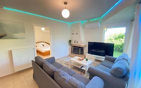 Cozy 2 Room Apartment With Garden Near Athens Air-Port