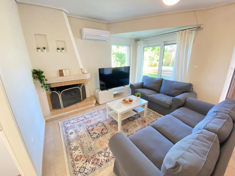 Cozy 2 Room Apartment With Garden Near Athens Air-Port Artemida  Exterior foto
