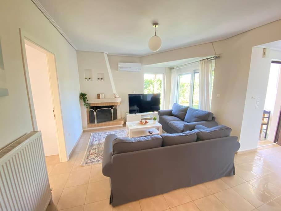 Cozy 2 Room Apartment With Garden Near Athens Air-Port Artemida  Exterior foto